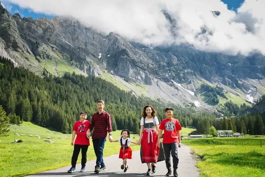 Kashmir Family Tour Package.