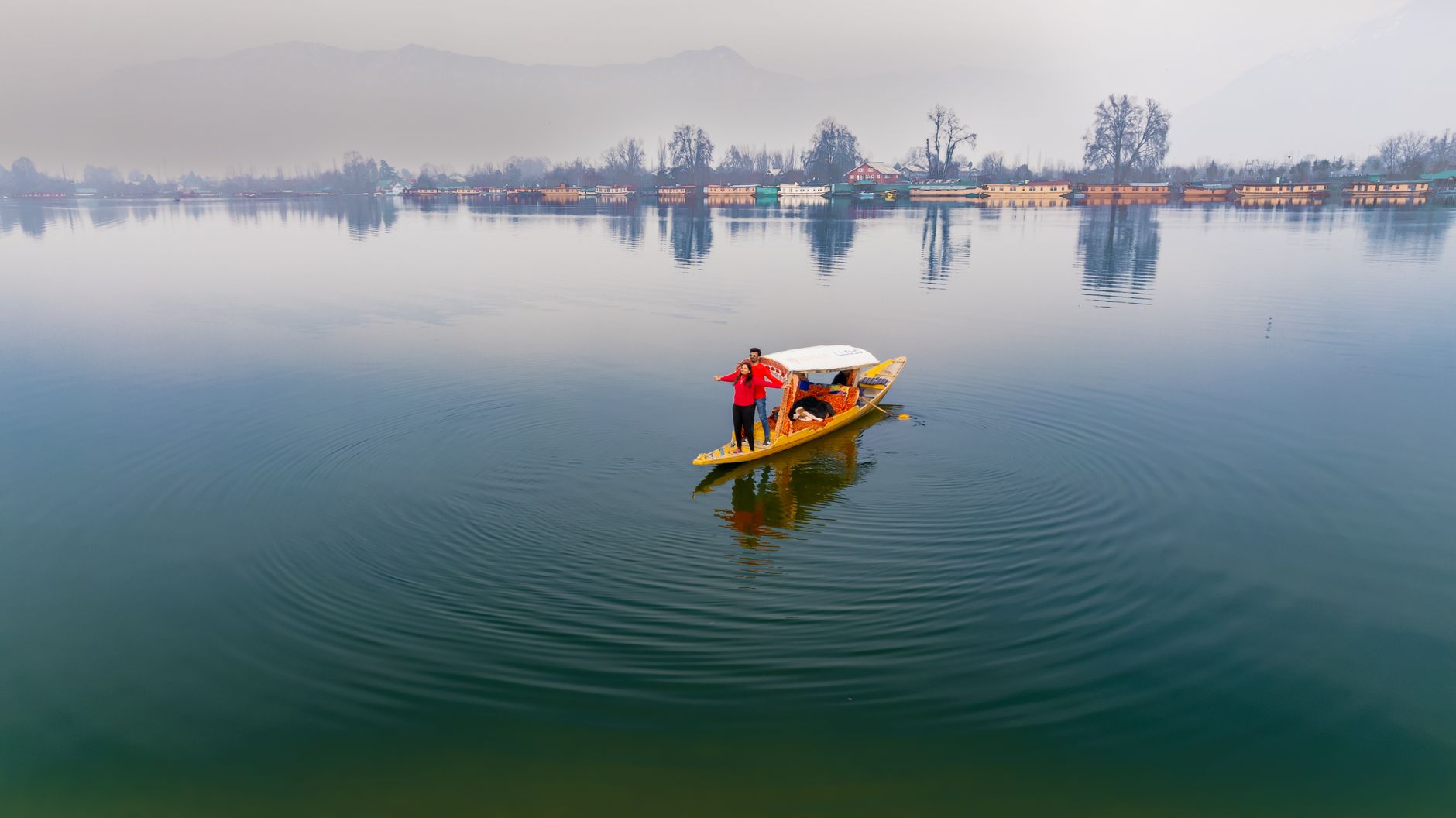 Dal Lake Houseboat Honeymoon - Srinagar, Dal Lake, Gulmarg