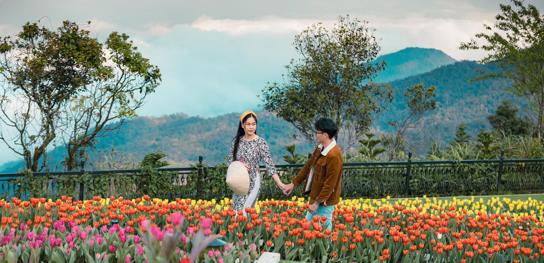 Tulip & Lake Romance - Srinagar, Gulmarg, Dal Lake