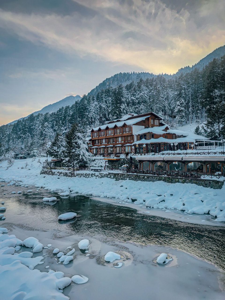 Pahalgam Riverside Romance - Srinagar, Pahalgam, Gulmarg